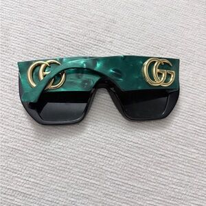 ❌SOLD❌Gucci Oversized GG Logo Sunglasses | Green Marble & Black | Needs TLC